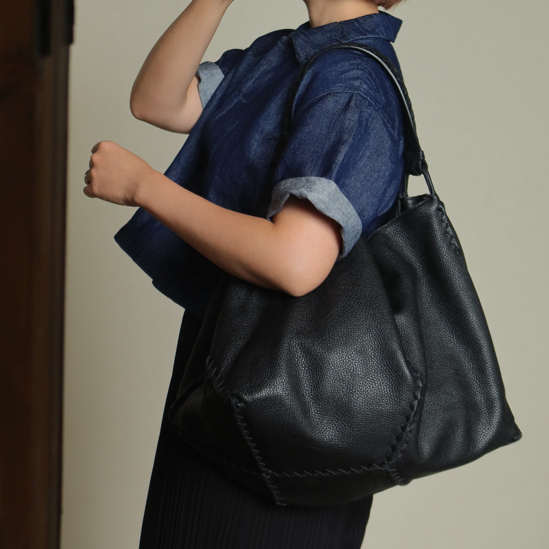 Bottega Veneta Vintage Black Intrecciato Weave Strips XL Hobo Shoulder Bag