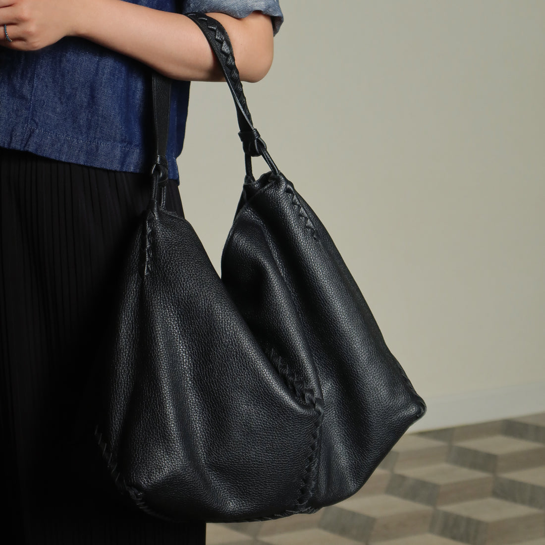 Bottega Veneta Vintage Black Intrecciato Weave Strips XL Hobo Shoulder Bag