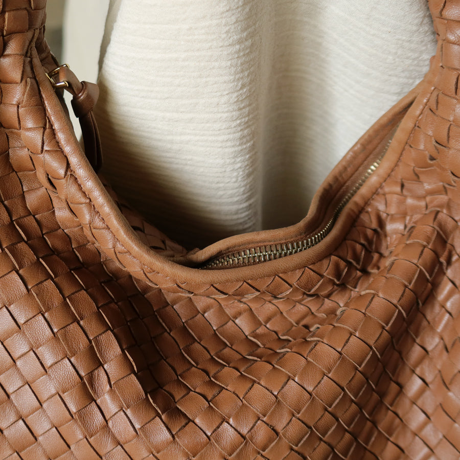 Bottega Veneta Vintage Caramel Brown Intrecciato Weave Veneta Hobo Bag Large