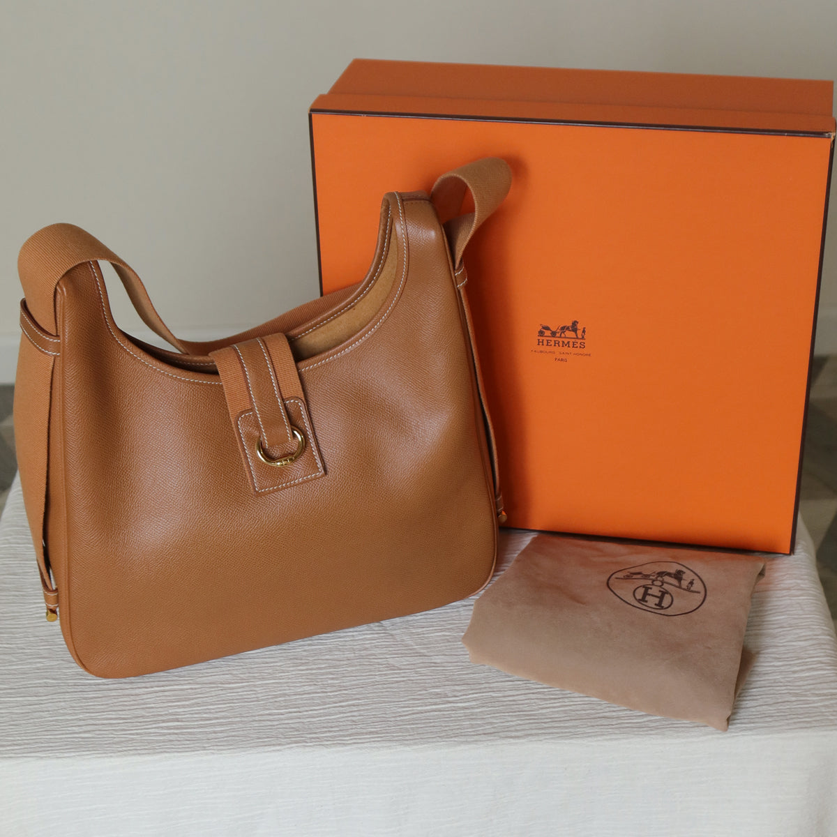 Hermès Vintage '90s Brown Courchevel Leather Tsako Shoulder Bag