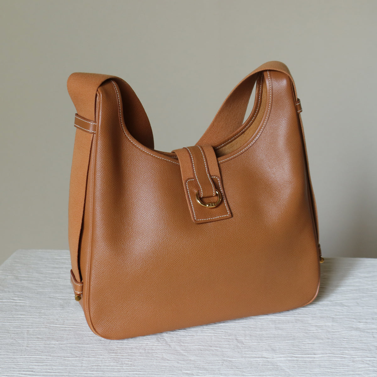 Hermès Vintage '90s Brown Courchevel Leather Tsako Shoulder Bag