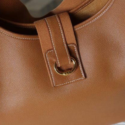 Hermès Vintage '90s Brown Courchevel Leather Tsako Shoulder Bag
