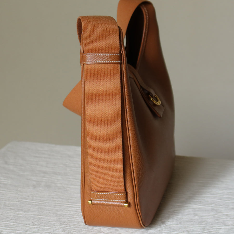 Hermès Vintage '90s Brown Courchevel Leather Tsako Shoulder Bag