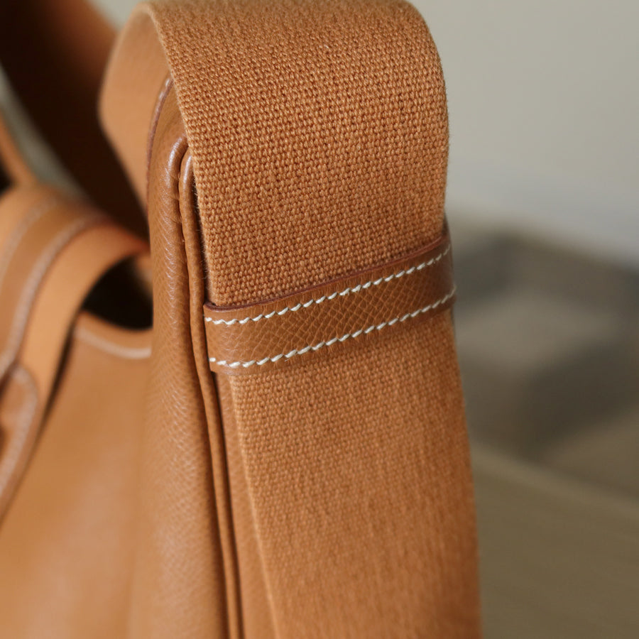 Hermès Vintage '90s Brown Courchevel Leather Tsako Shoulder Bag