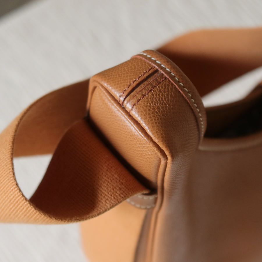 Hermès Vintage '90s Brown Courchevel Leather Tsako Shoulder Bag
