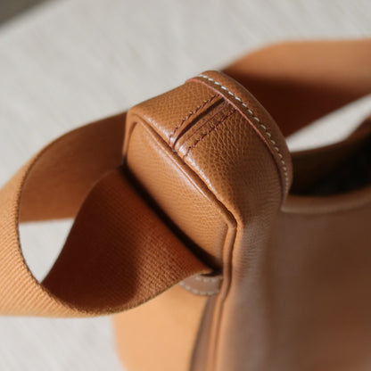 Hermès Vintage '90s Brown Courchevel Leather Tsako Shoulder Bag