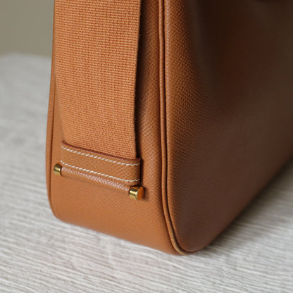 Hermès Vintage '90s Brown Courchevel Leather Tsako Shoulder Bag