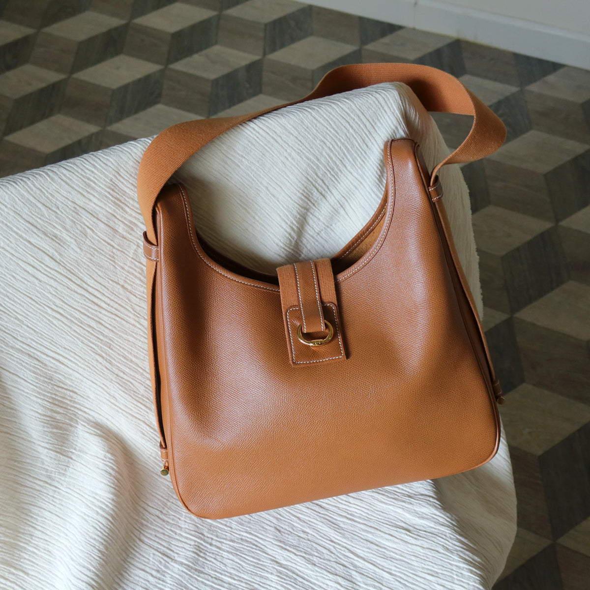 Hermès Vintage '90s Brown Courchevel Leather Tsako Shoulder Bag