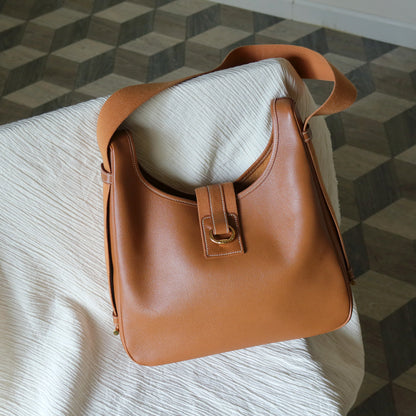 Hermès Vintage '90s Brown Courchevel Leather Tsako Shoulder Bag