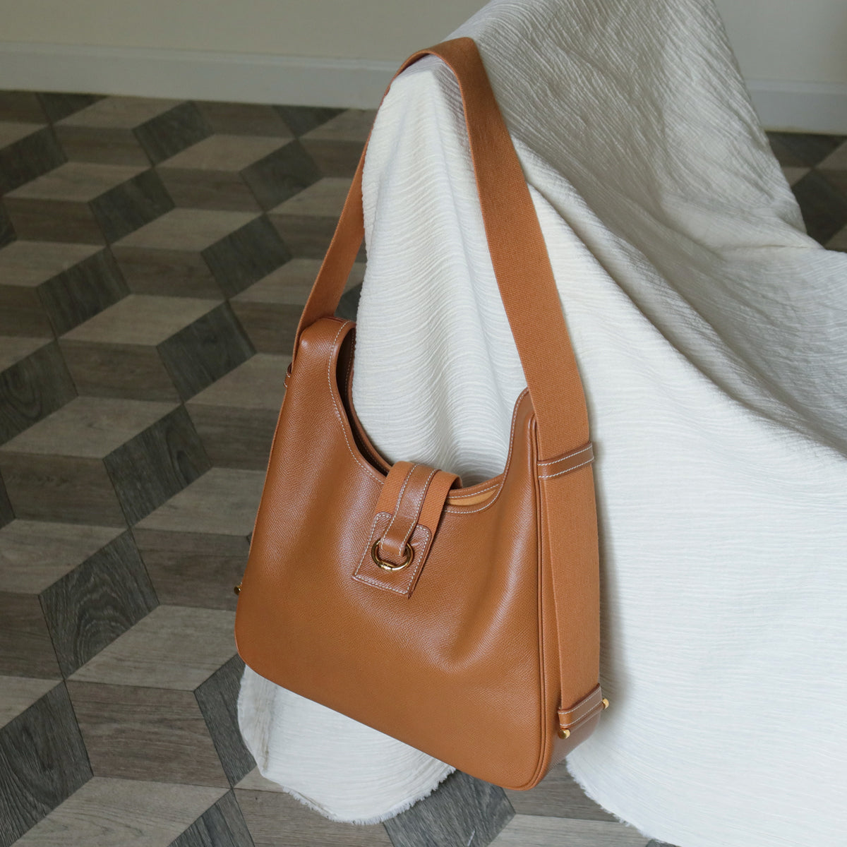 Hermès Vintage '90s Brown Courchevel Leather Tsako Shoulder Bag