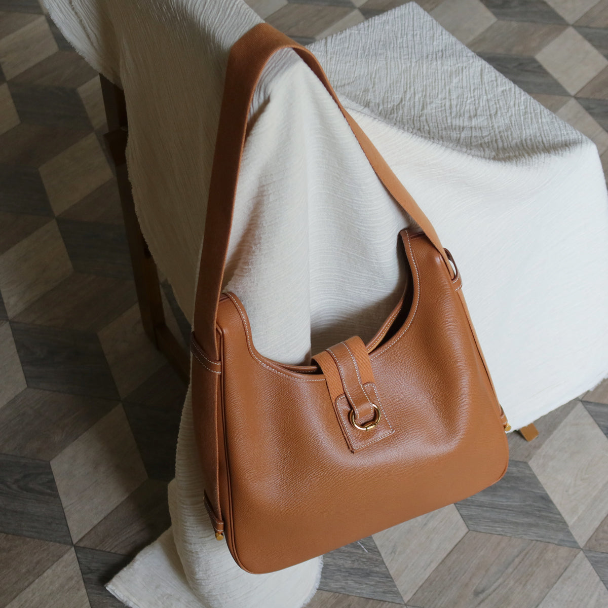 Hermès Vintage '90s Brown Courchevel Leather Tsako Shoulder Bag