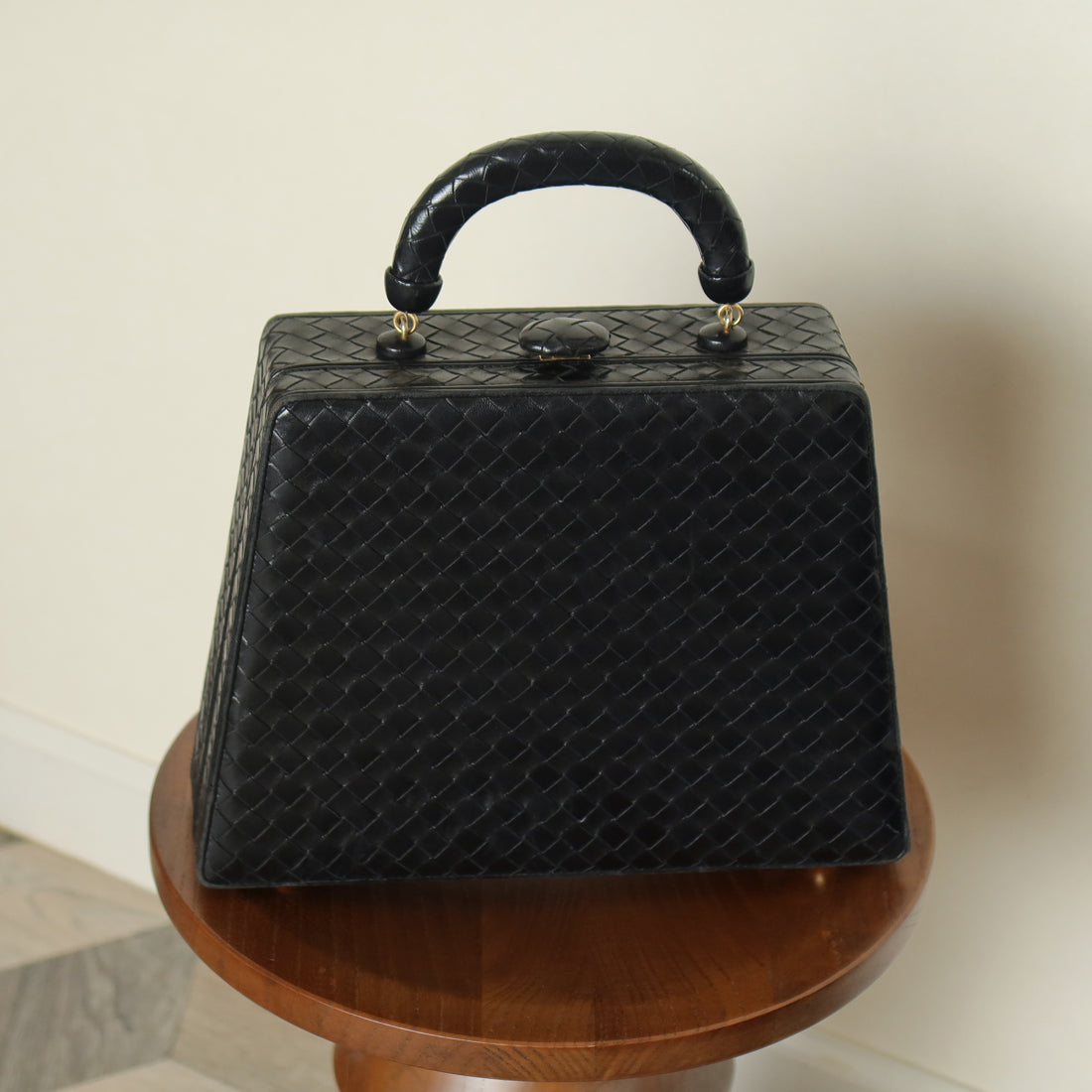 Rare Bottega Veneta Vintage Vanity Case Style Intrecciato Kiss Lock Trapeze 2way Bag