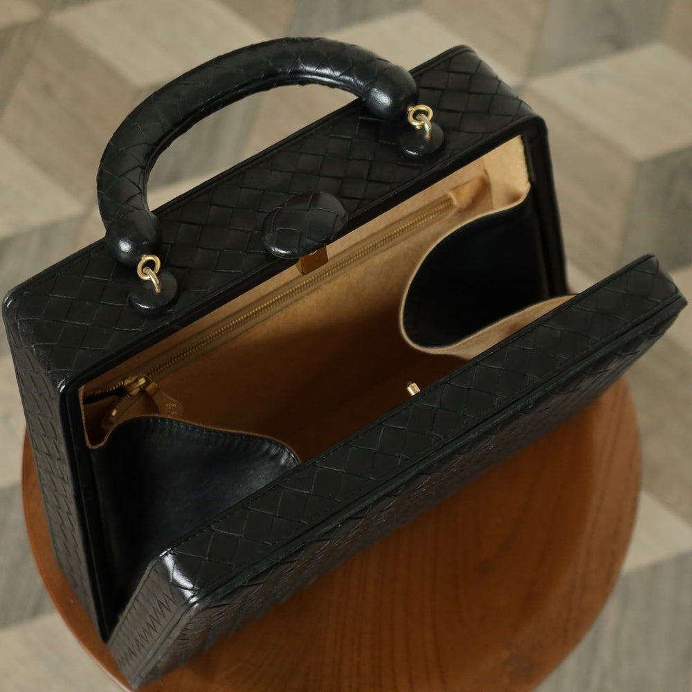 Rare Bottega Veneta Vintage Vanity Case Style Intrecciato Kiss Lock Trapeze 2way Bag