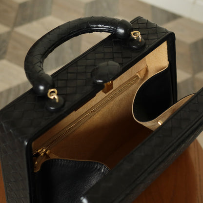 Rare Bottega Veneta Vintage Vanity Case Style Intrecciato Kiss Lock Trapeze 2way Bag