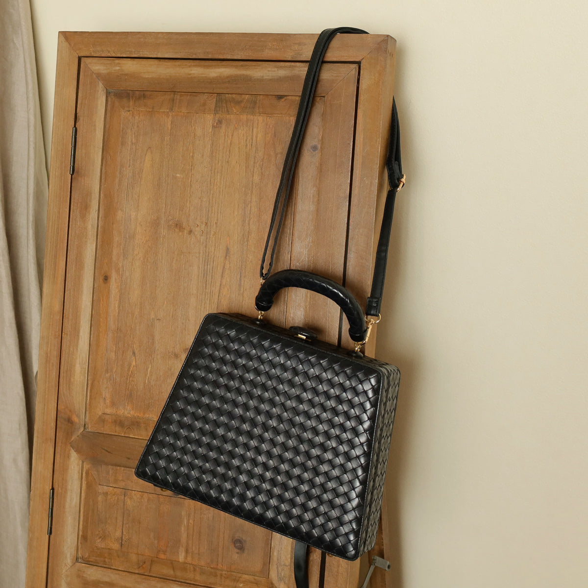 Rare Bottega Veneta Vintage Vanity Case Style Intrecciato Kiss Lock Trapeze 2way Bag