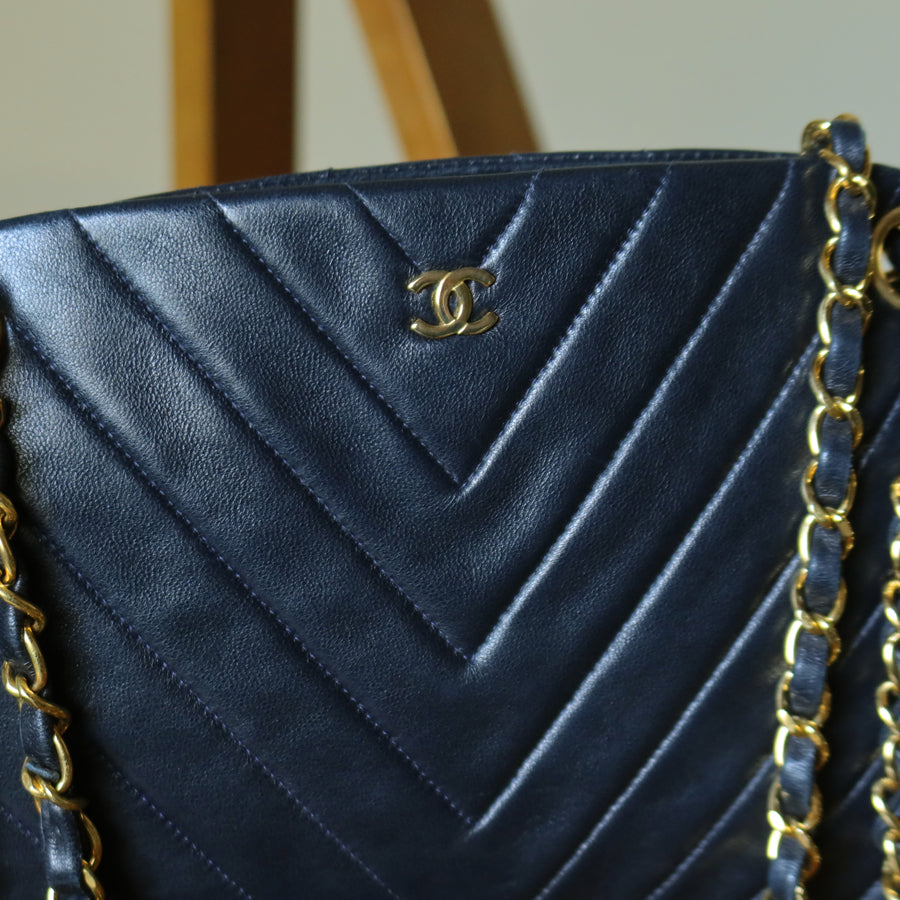 Chanel Vintage Dark Navy Lambskin Classic Chevron Quilted Kiss Lock 2way Bag