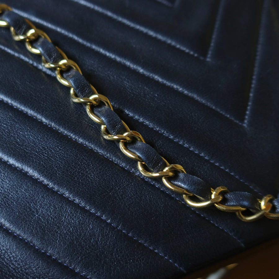 Chanel Vintage Dark Navy Lambskin Classic Chevron Quilted Kiss Lock 2way Bag