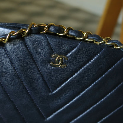 Chanel Vintage Dark Navy Lambskin Classic Chevron Quilted Kiss Lock 2way Bag