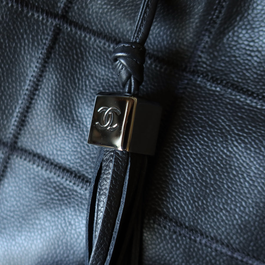 Chanel Vintage Black Chocolate Bar Stitching Calf leather CC Tassel Hobo Tote Bag