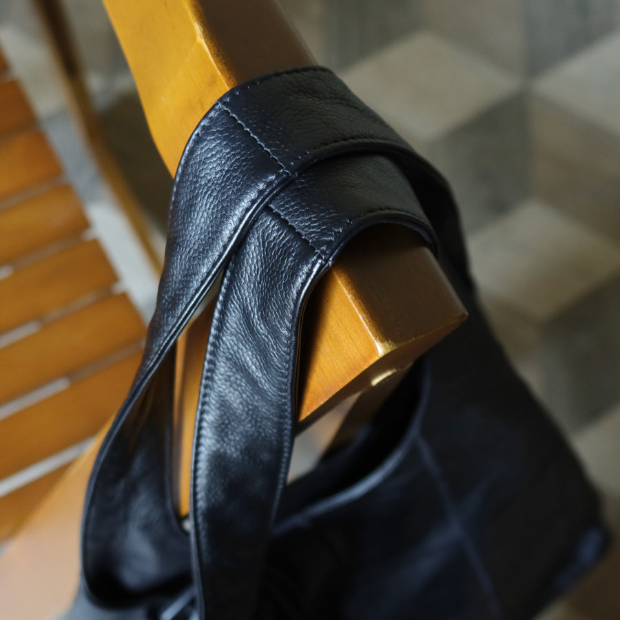 Chanel Vintage Black Chocolate Bar Stitching Calf leather CC Tassel Hobo Tote Bag