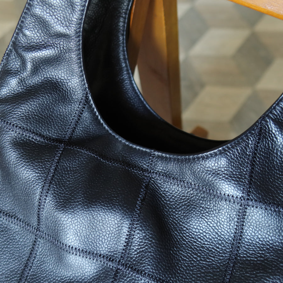 Chanel Vintage Black Chocolate Bar Stitching Calf leather CC Tassel Hobo Tote Bag