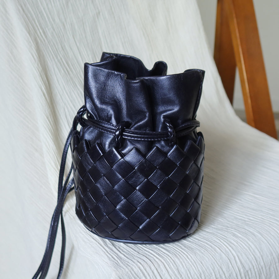 Rare Bottega Veneta Vintage Intrecciato Weave Oval Bucket Crossbody Sling Bag