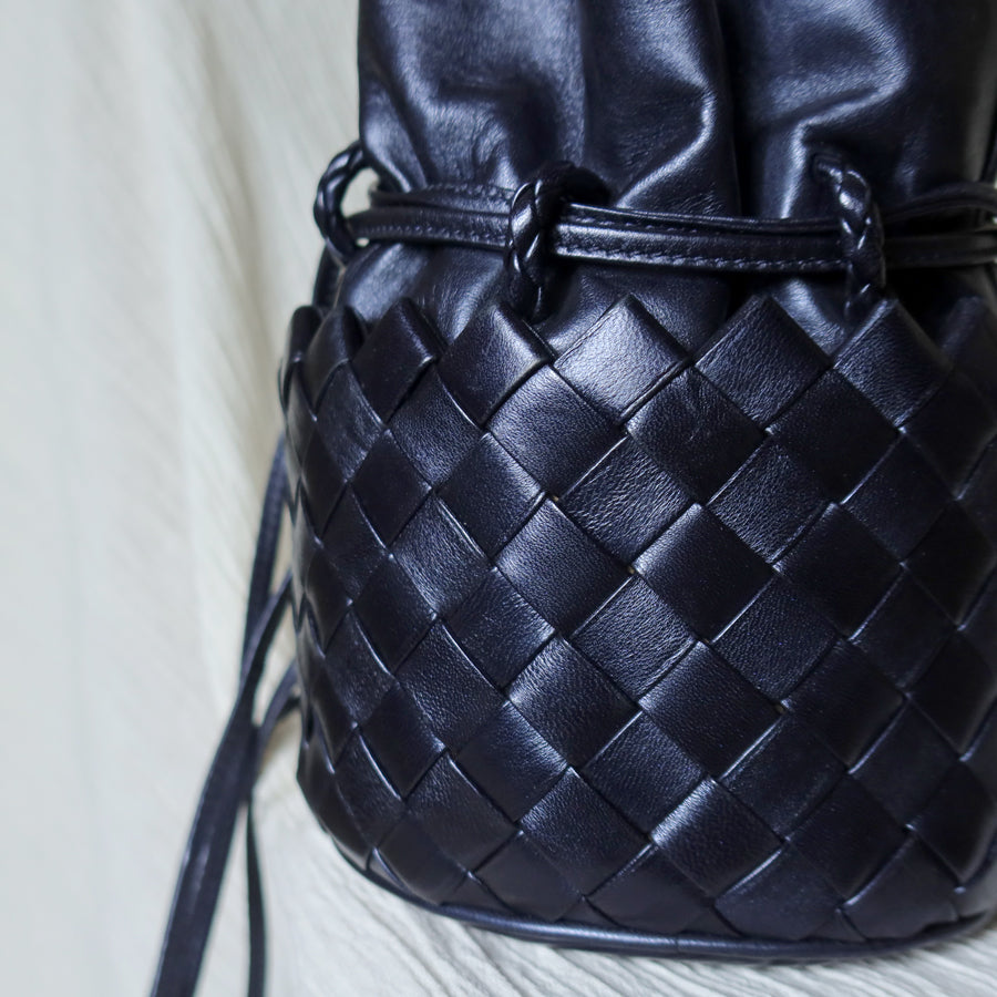 Rare Bottega Veneta Vintage Intrecciato Weave Oval Bucket Crossbody Sling Bag