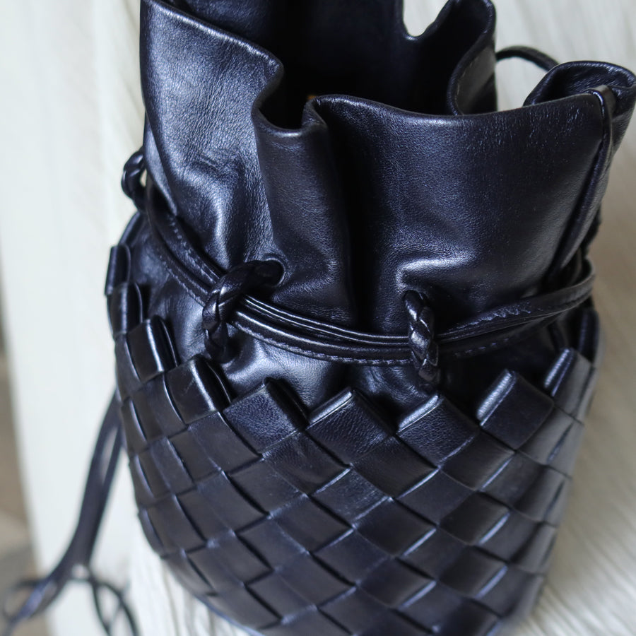 Rare Bottega Veneta Vintage Intrecciato Weave Oval Bucket Crossbody Sling Bag