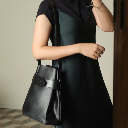 Louis Vuitton Vintage Black Epi Leather Flap Bucket Shoulder Bag