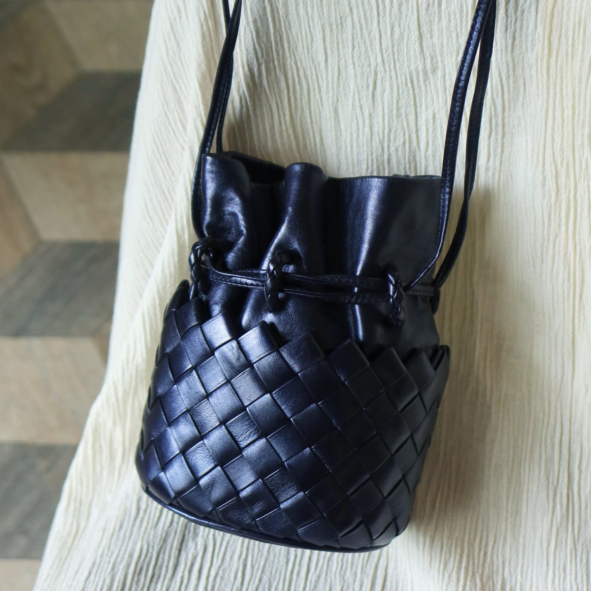 Rare Bottega Veneta Vintage Intrecciato Weave Oval Bucket Crossbody Sling Bag