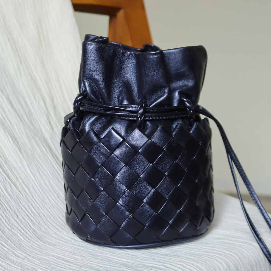 Rare Bottega Veneta Vintage Intrecciato Weave Oval Bucket Crossbody Sling Bag