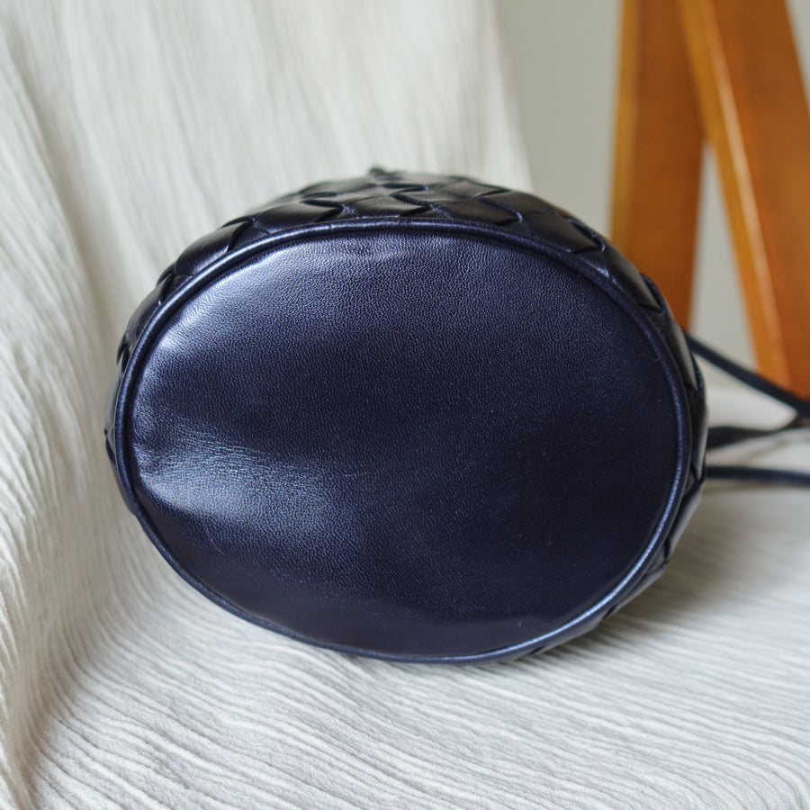 Rare Bottega Veneta Vintage Intrecciato Weave Oval Bucket Crossbody Sling Bag