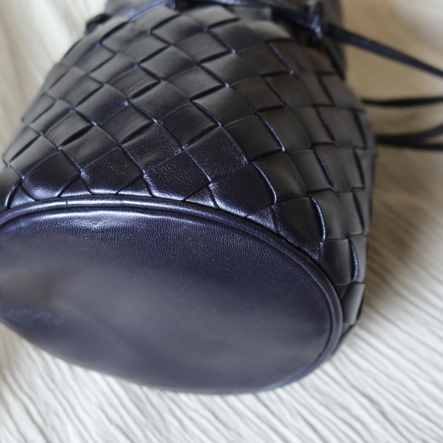 Rare Bottega Veneta Vintage Intrecciato Weave Oval Bucket Crossbody Sling Bag