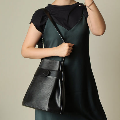 Louis Vuitton Vintage Black Epi Leather Flap Bucket Shoulder Bag
