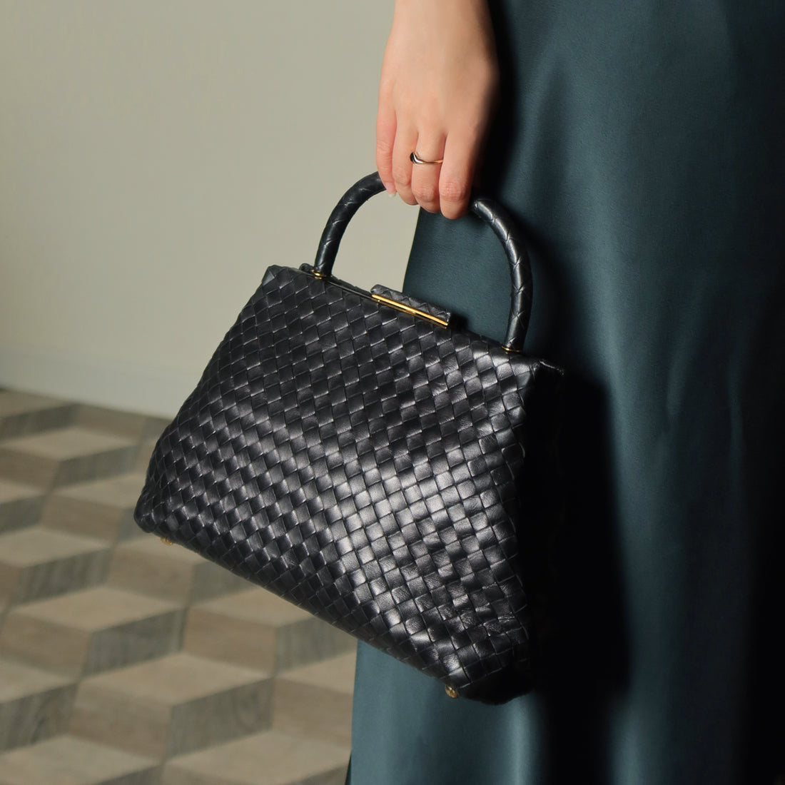 Bottega Veneta Vintage Black Leatherr Intrecciato Kiss Lock Top Handle Bag