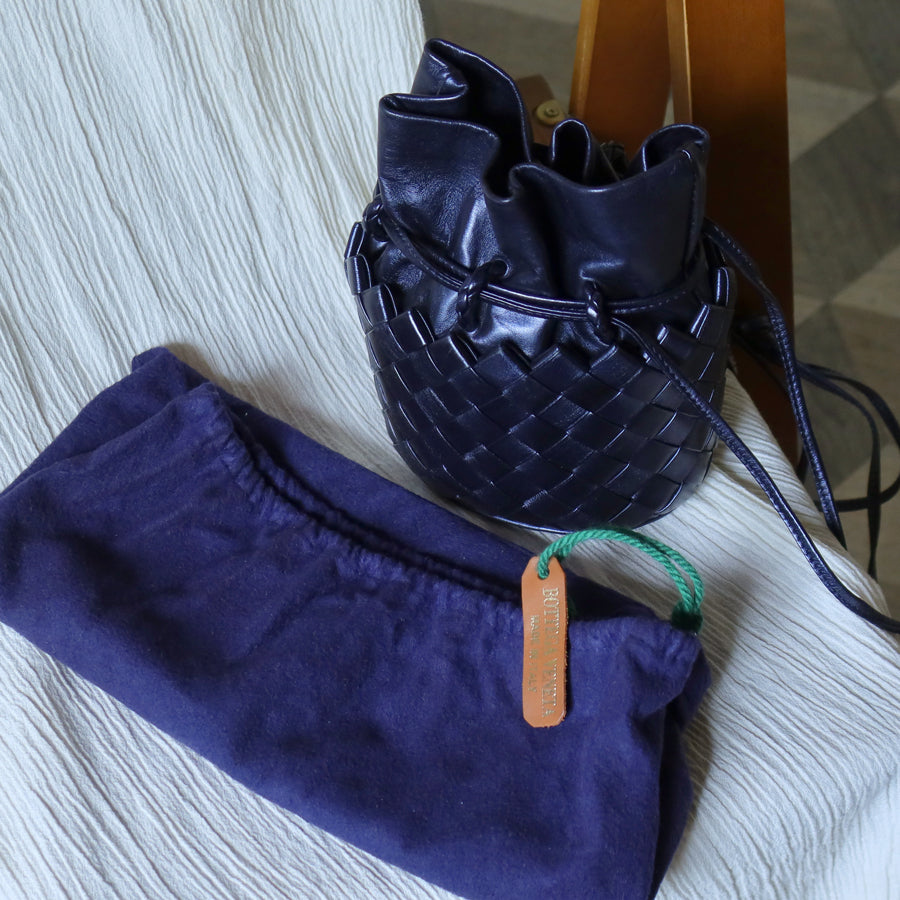 Rare Bottega Veneta Vintage Intrecciato Weave Oval Bucket Crossbody Sling Bag