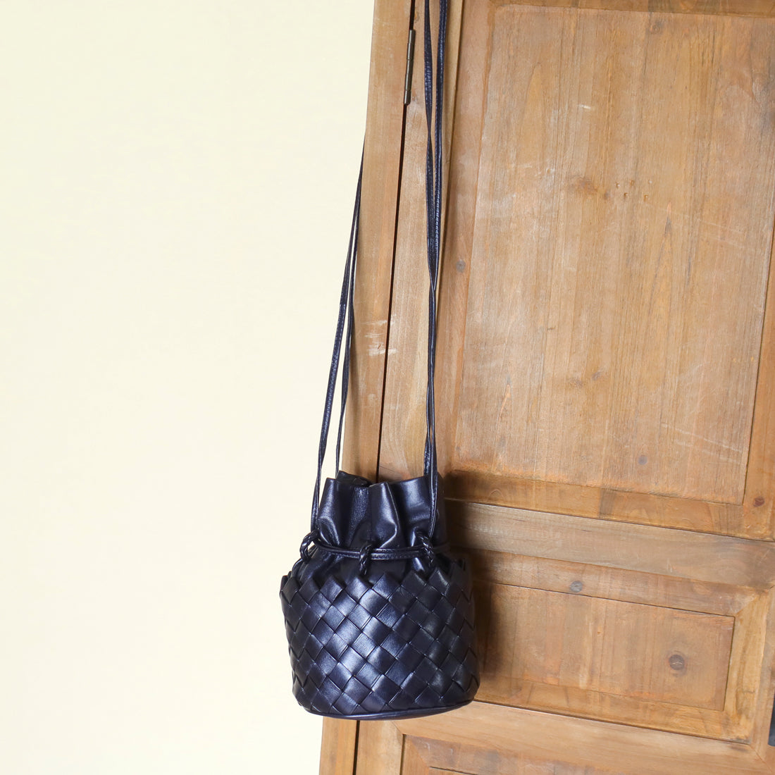 Rare Bottega Veneta Vintage Intrecciato Weave Oval Bucket Crossbody Sling Bag