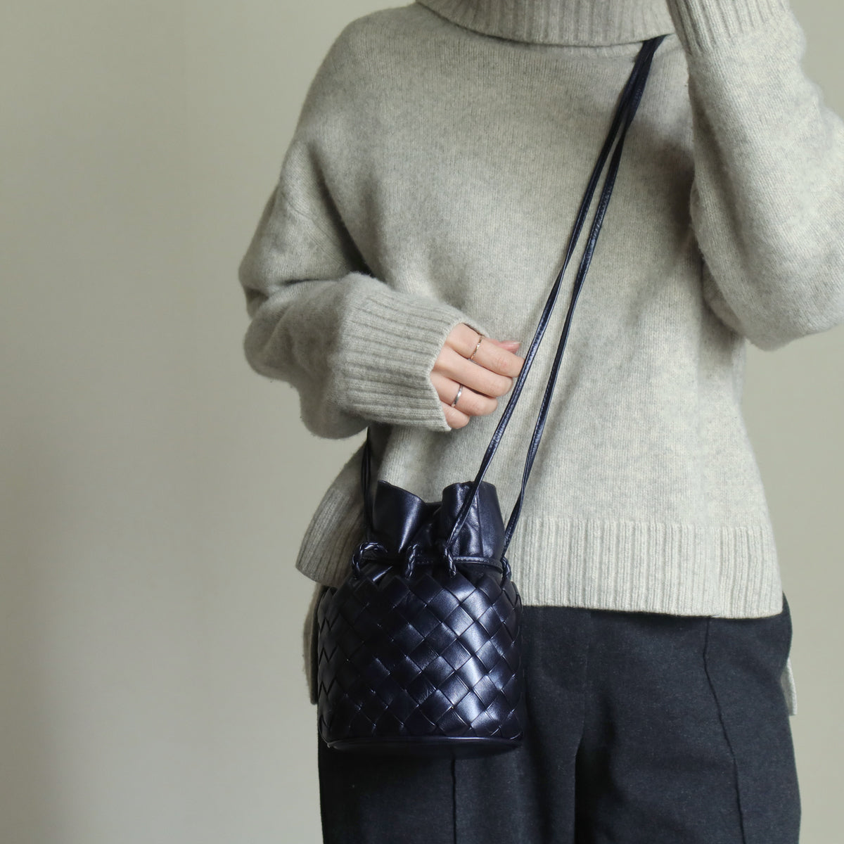 Rare Bottega Veneta Vintage Intrecciato Weave Oval Bucket Crossbody Sling Bag
