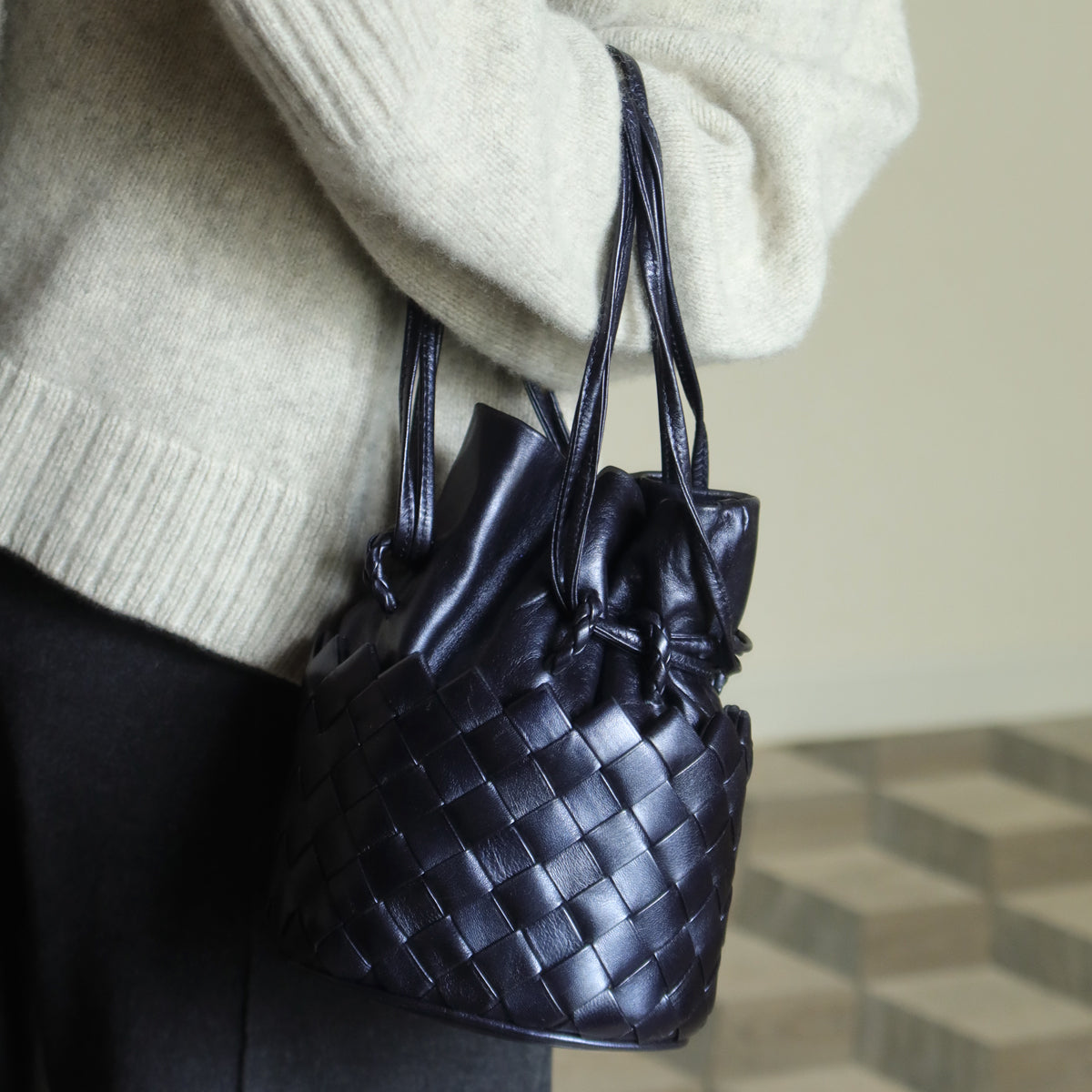 Rare Bottega Veneta Vintage Intrecciato Weave Oval Bucket Crossbody Sling Bag