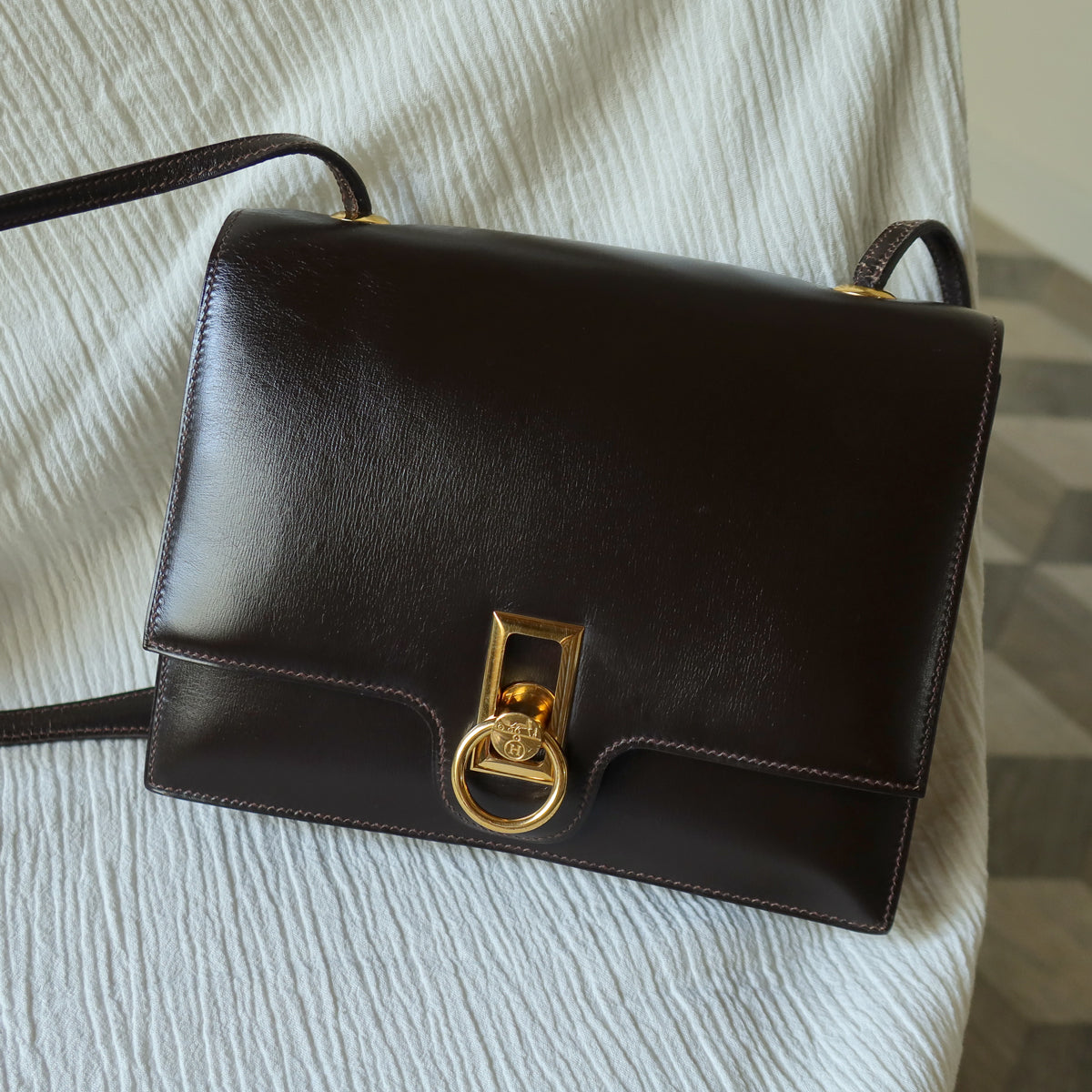 Vintage Hermès 1978 Dark Brown Emblem Ring Box Calf Shoulder Flap Bag