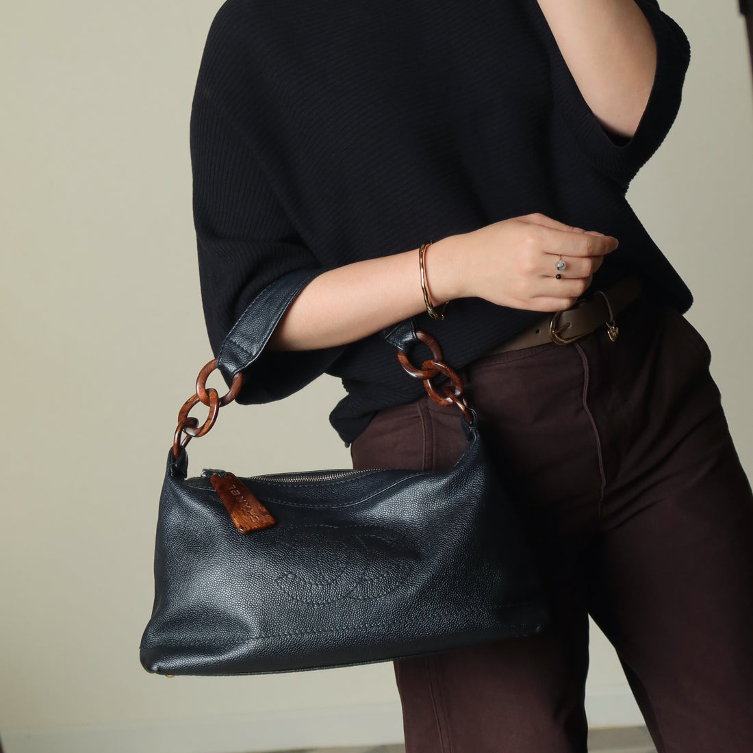 Chanel Vintage Black Caviar Leather CC mark Wood chain-link Charm Shoulder Bag