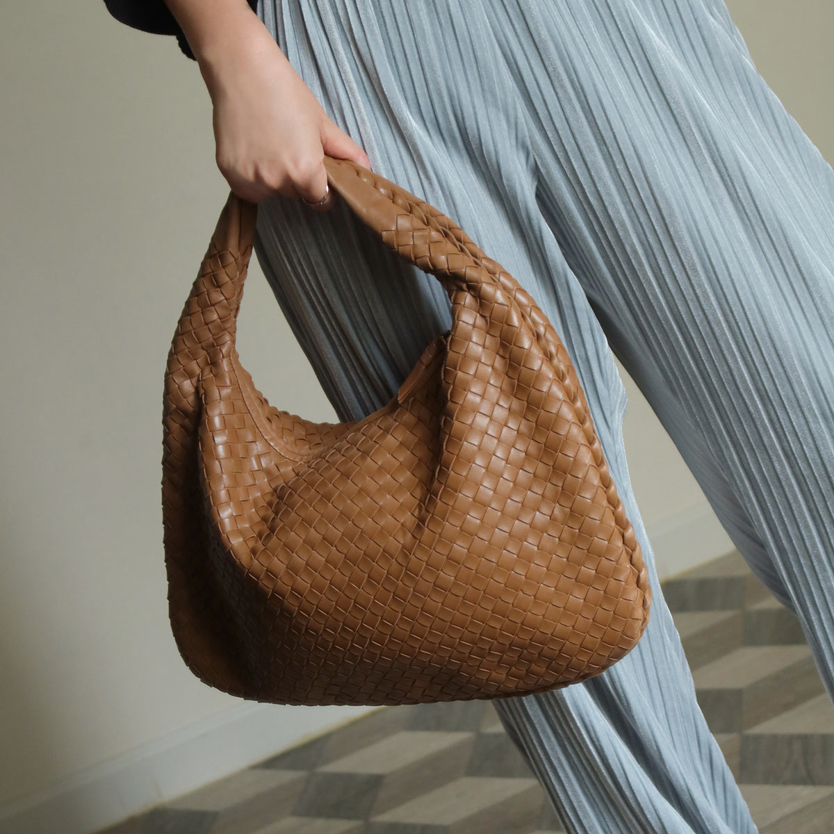 Bottega Veneta Vintage Caramel Brown Intrecciato Weave Ebano Hobo