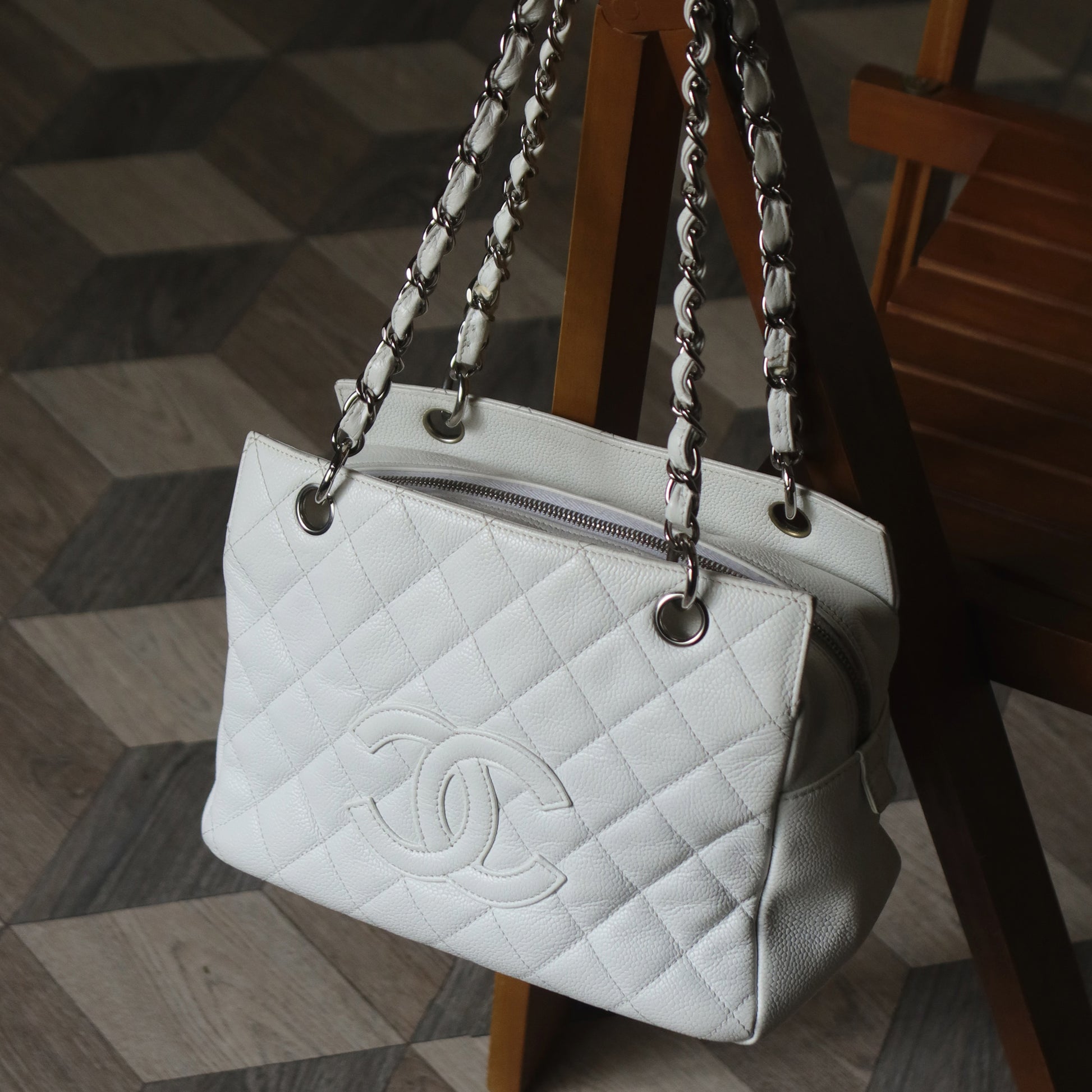 Chanel Vintage White Caviar Leather Matelasse CC mark Shoulder Bag