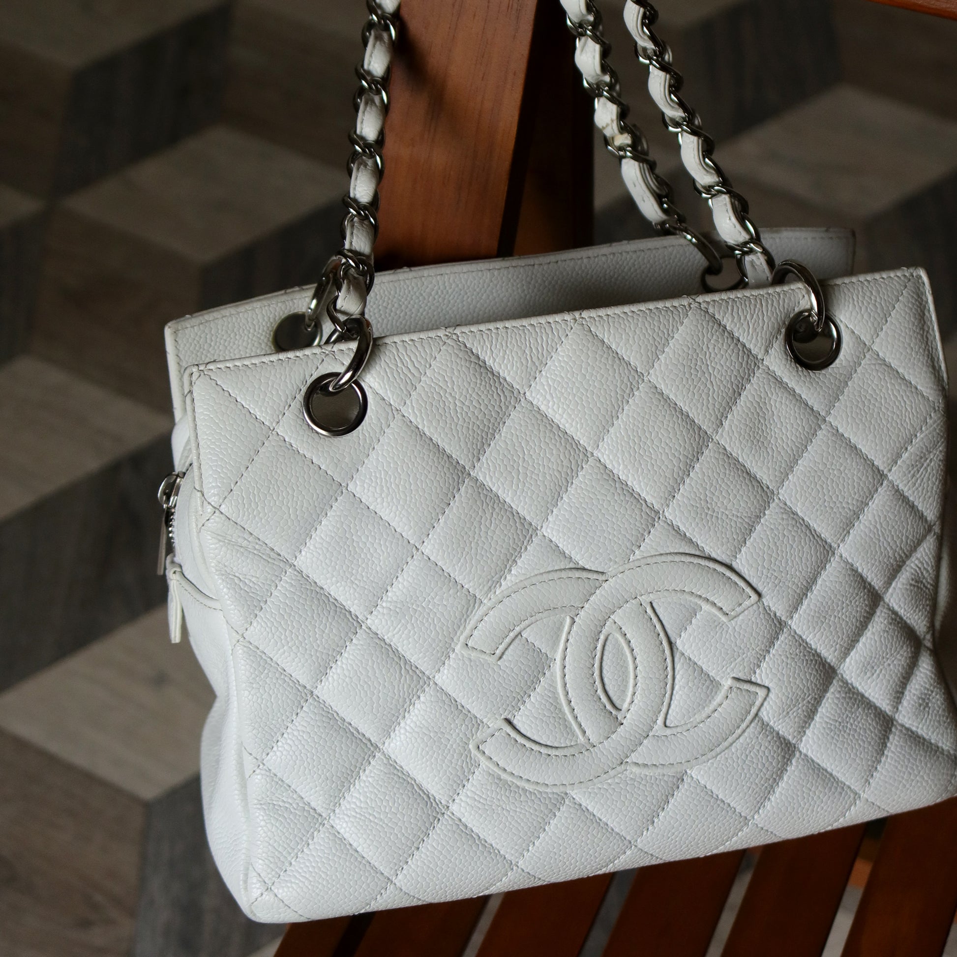 Chanel Vintage White Caviar Leather Matelasse CC mark Shoulder Bag