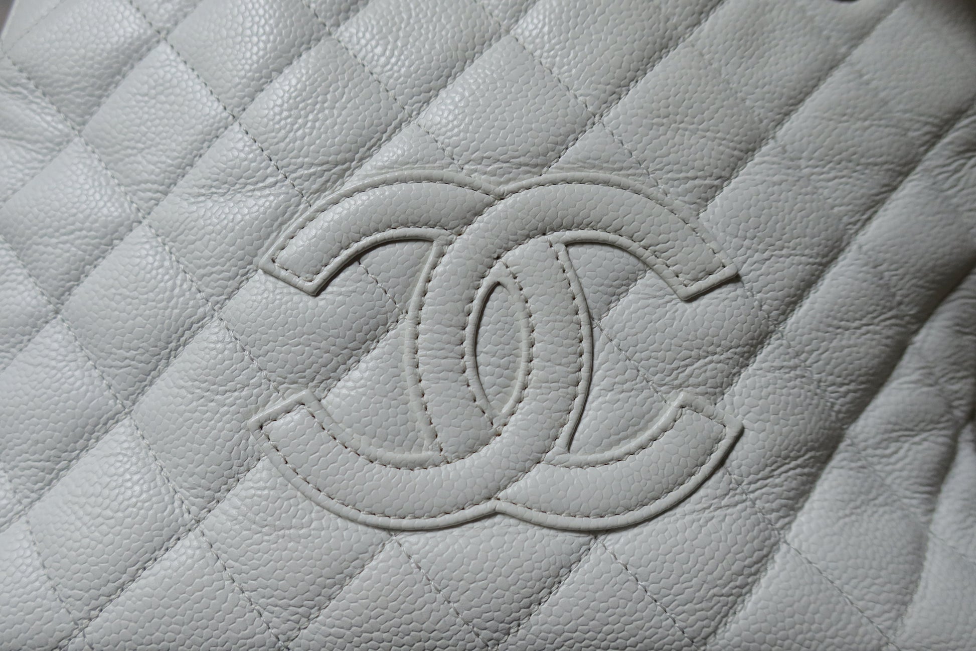 Chanel Vintage White Caviar Leather Matelasse CC mark Shoulder Bag