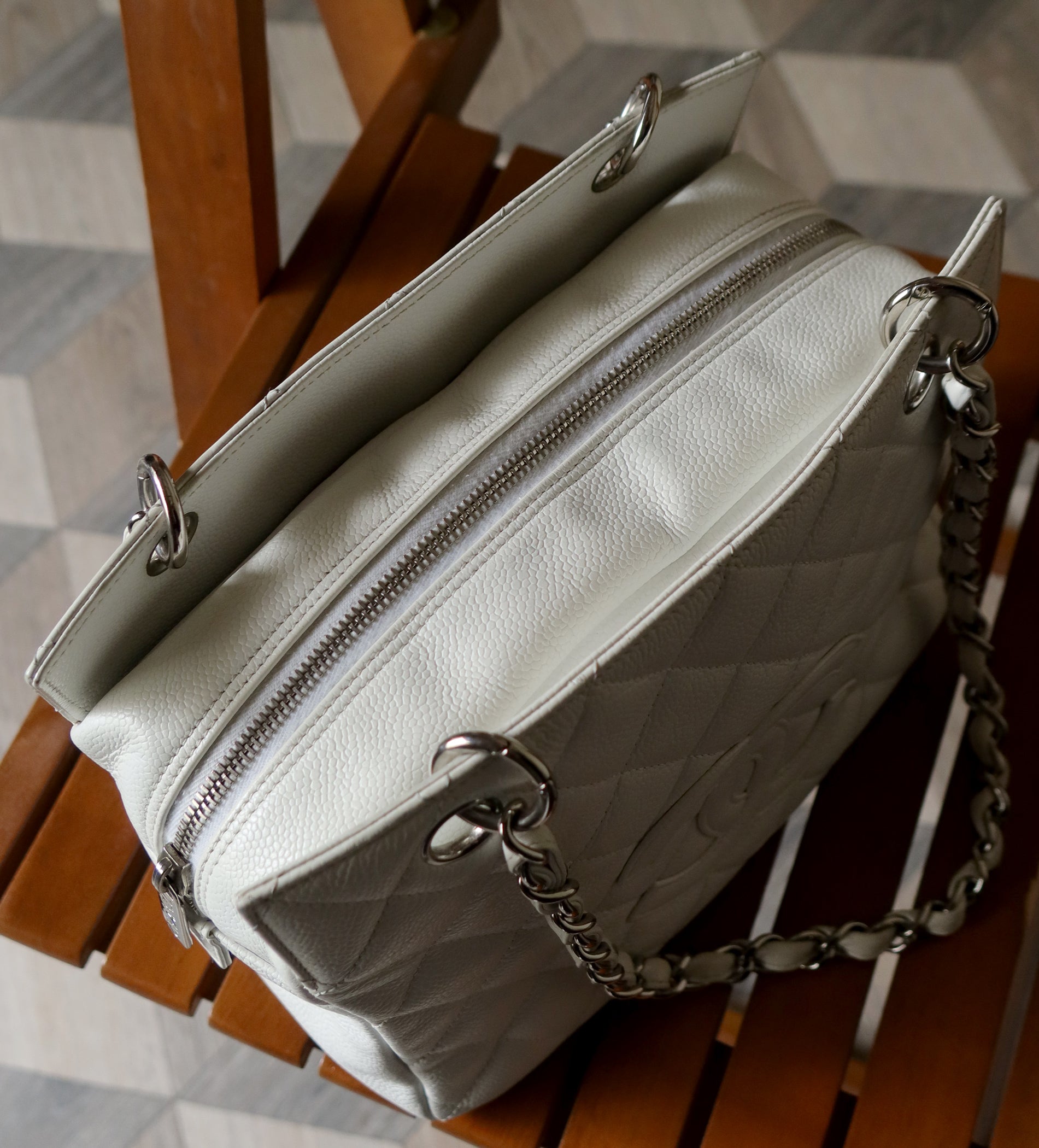 Chanel Vintage White Caviar Leather Matelasse CC mark Shoulder Bag