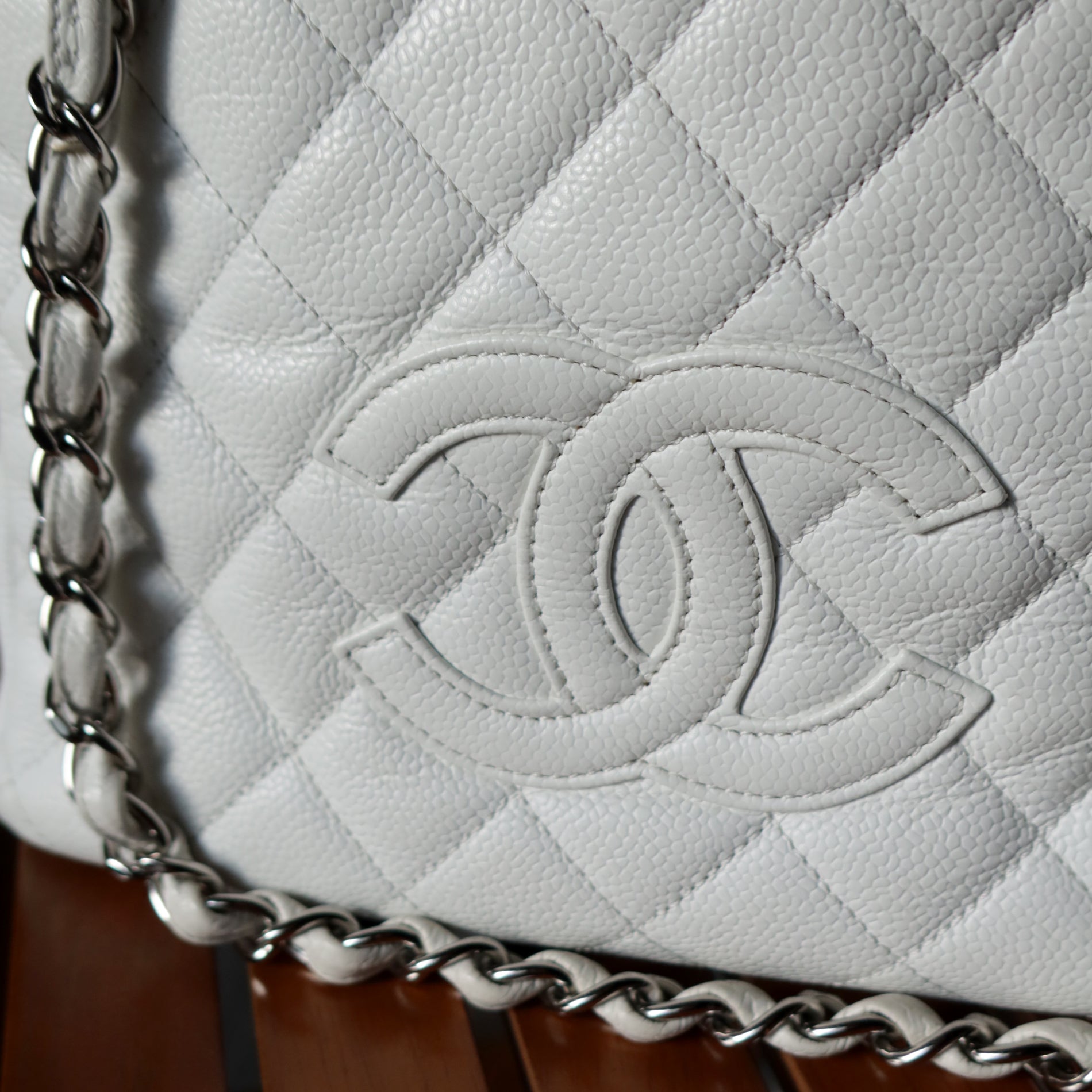 Chanel Vintage White Caviar Leather Matelasse CC mark Shoulder Bag