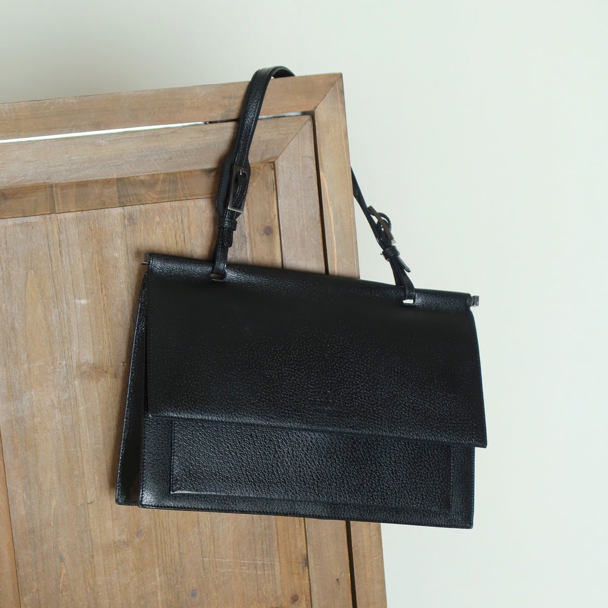 Gucci Vintage Black Grained Leather Sleek Shoulder Flap Bag