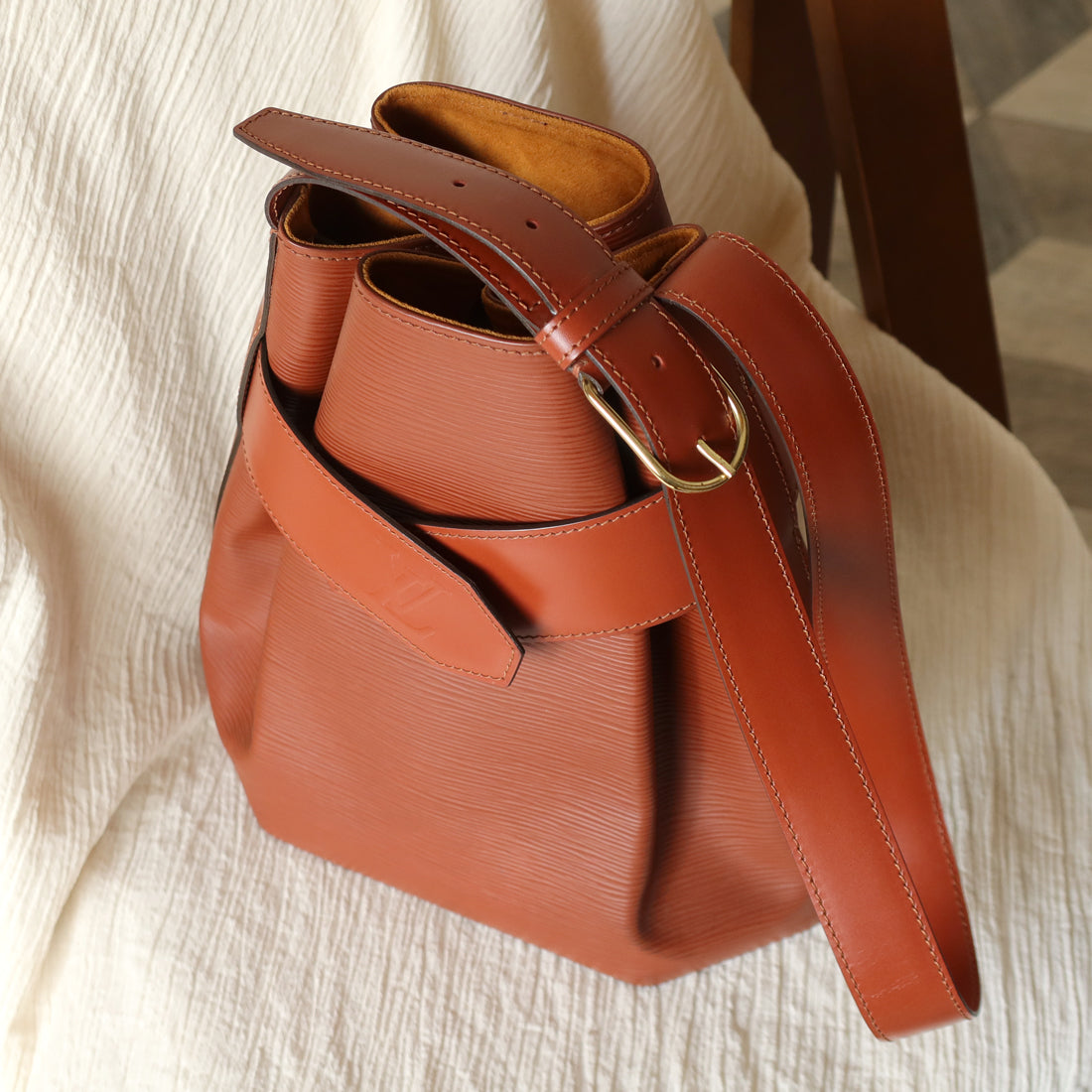 Louis Vuitton Vintage Cogac Brown Epi Leather Belt Strap Shoulder Bag