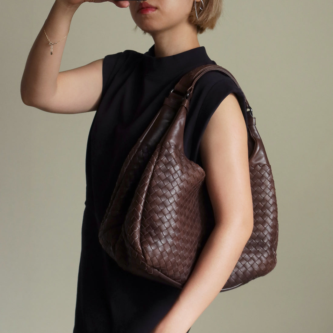 Bottega Veneta Vintage Dark Brown Medium Intrecciato Hobo Shoulder Bag [3]